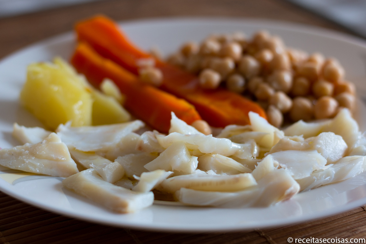 Bacalhau cozido com grão