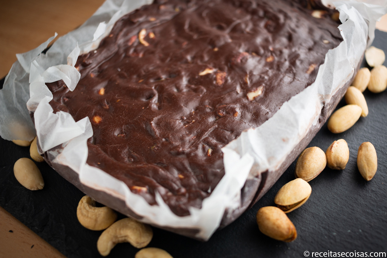 Salame de chocolate e frutos secos Sem glúten
