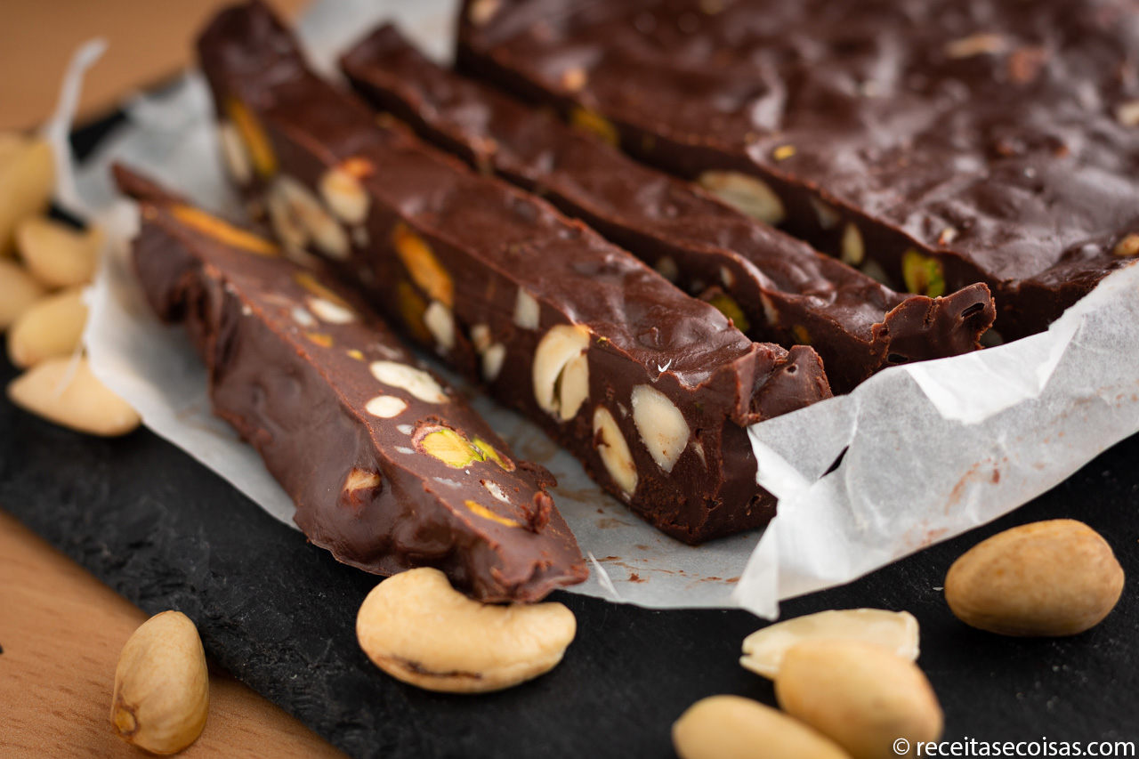 Salame de chocolate e frutos secos Sem glúten