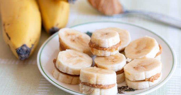 Snack de banana e manteiga amendoim