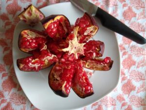 3.Separar as secções como se fossem gomos de laranja.